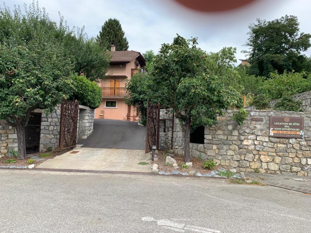 Appartement Avec Jacuzzi Hammam Sauna Privatise Au Rez De Chaussee Ds Maison A Voglans A 2 Kilometres Du Lac Du Bourget En Savoie Entre Chambery Et Aix Les Bains Cure Thermale Kültér fotó